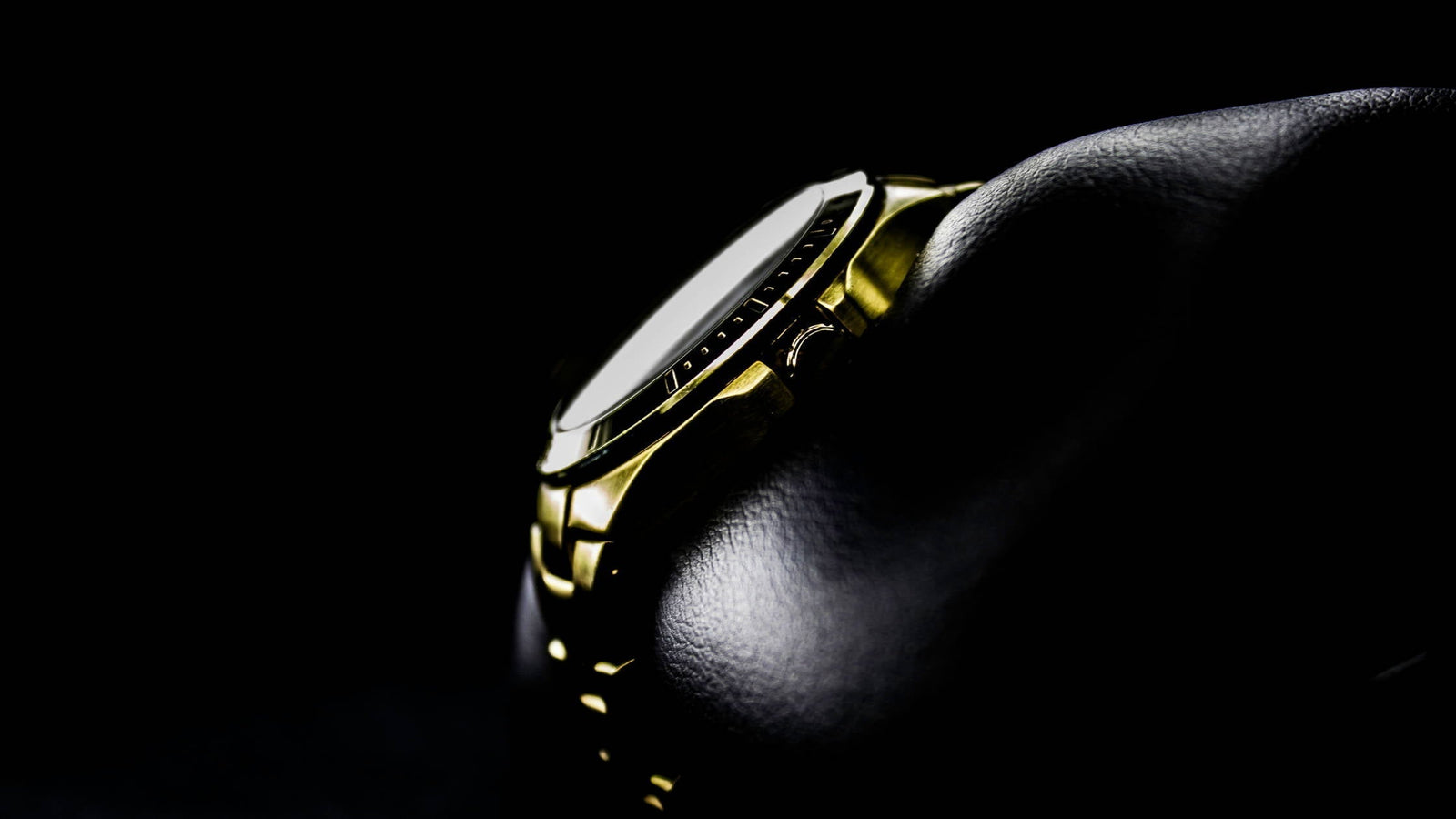 Safeguarding Your Luxury Watches: The Importance of a Watch Safe