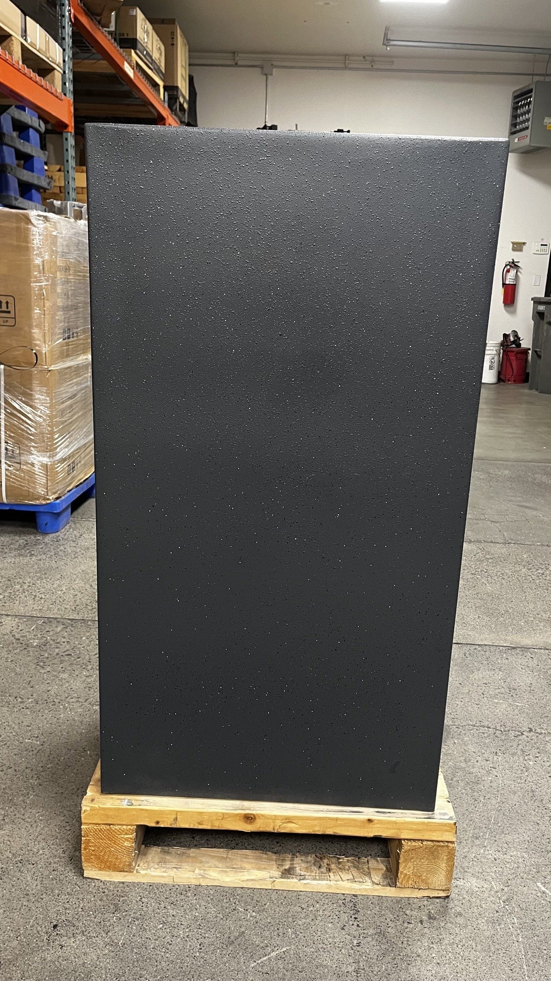 View of the back of the safe. 