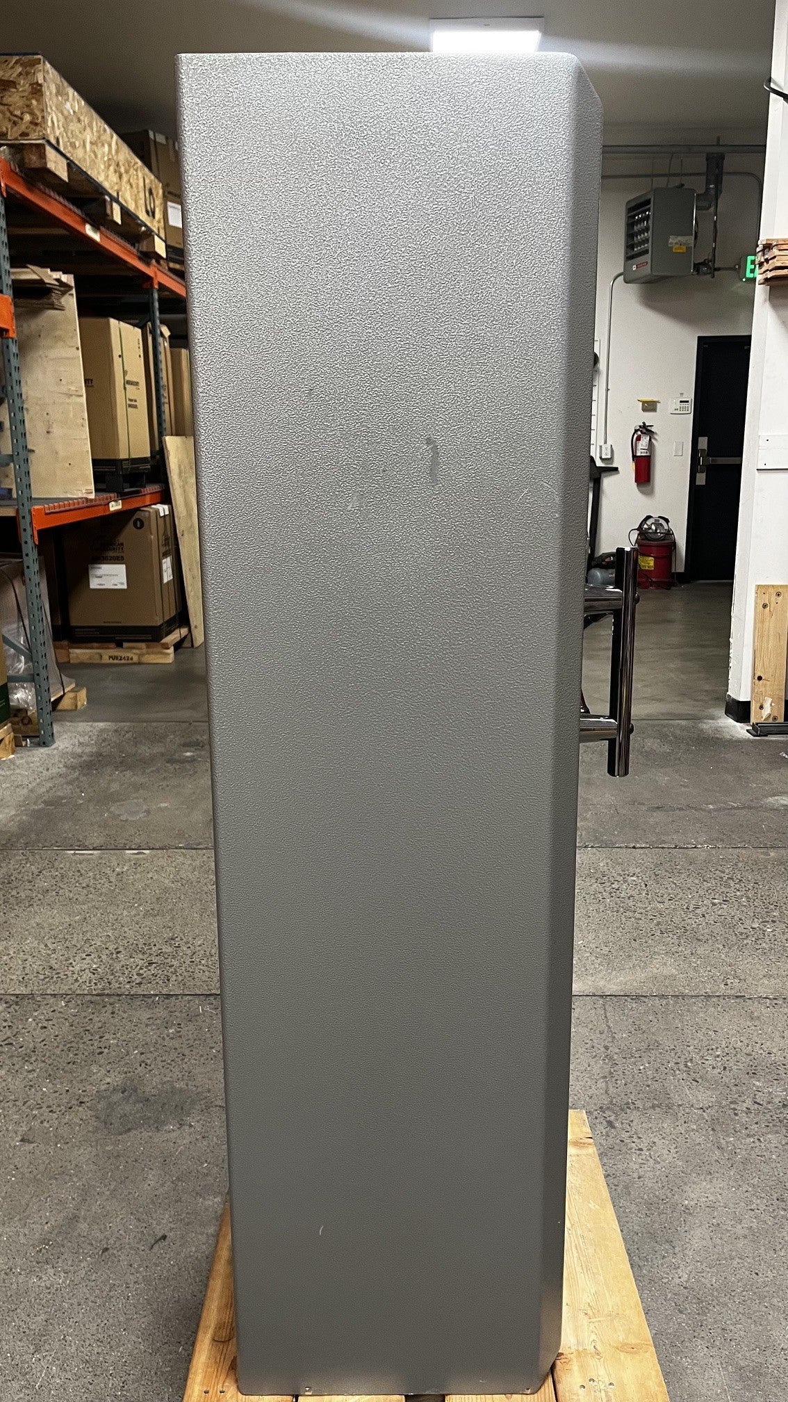 Left side view of the safe, there is a few scratches on near the bottom of the safe and one near the middle area of the safe. 
