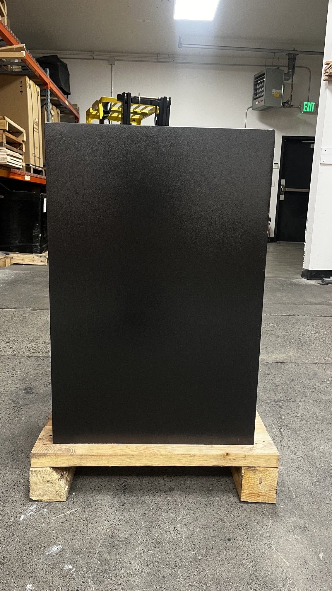 View of the back of the safe. 