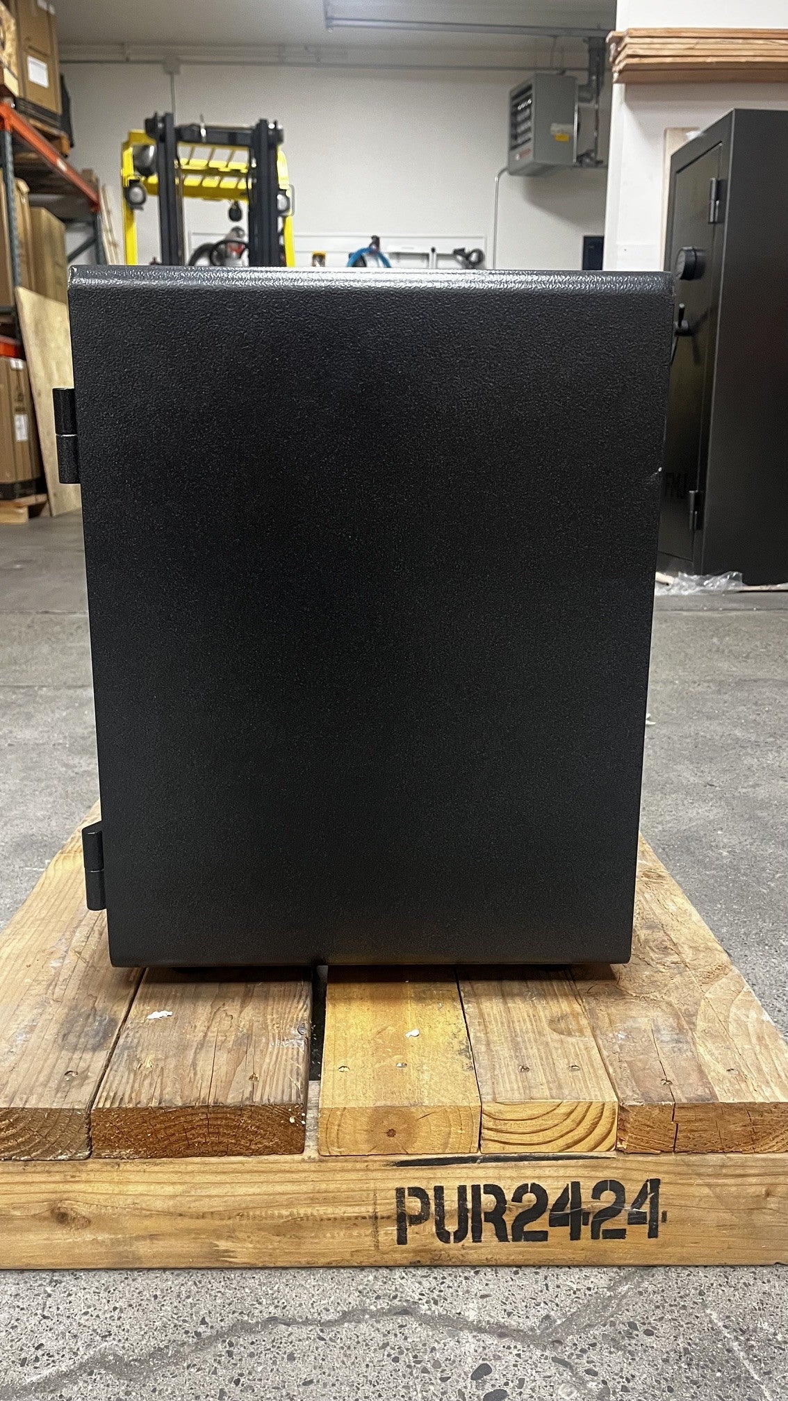 View of the right side of the safe. 