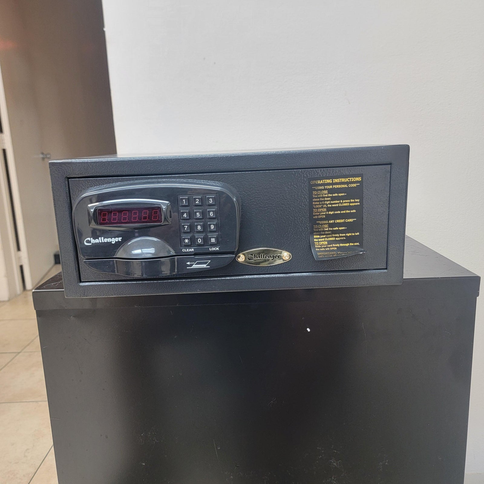 Challenger M20 Laptop Compatible In-Room Safe
