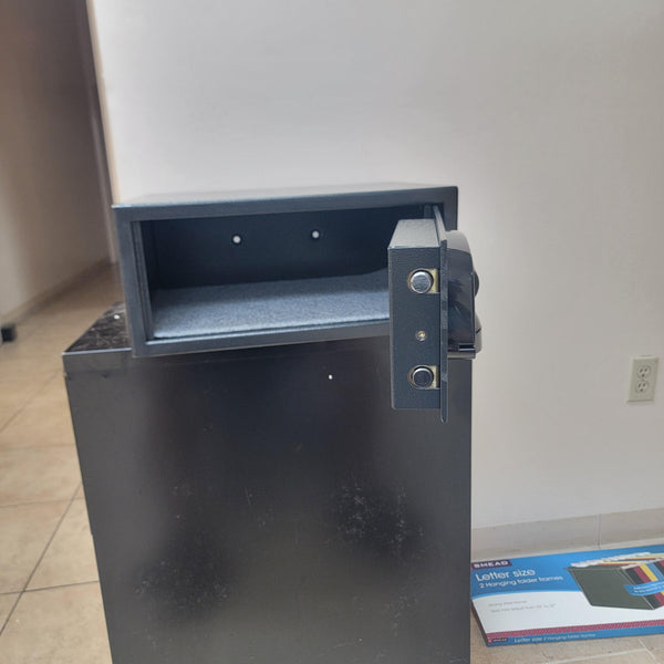 Challenger M22 Laptop Compatible In-Room Safe - Safe and Vault Store.com