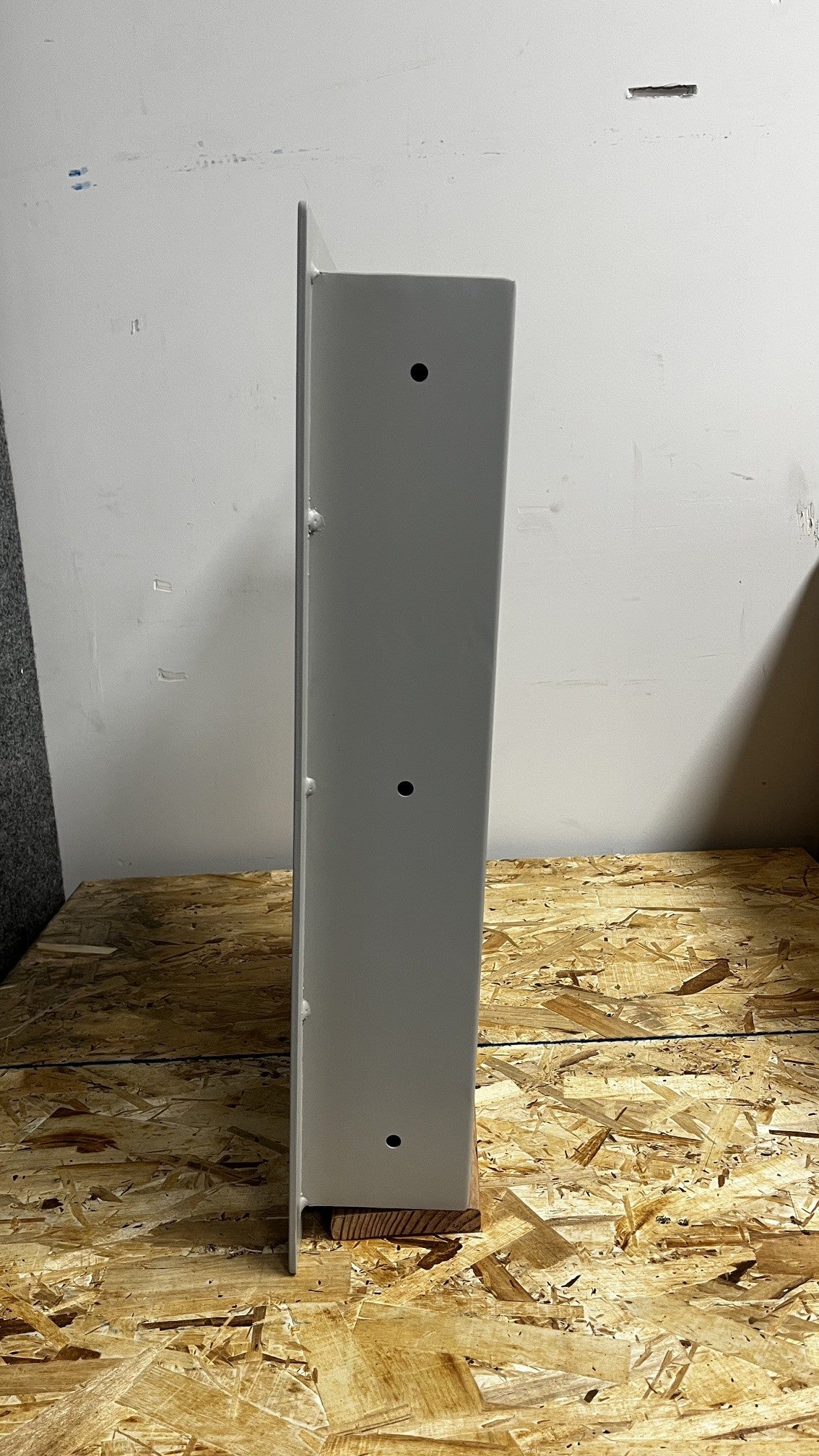 View of the right side of the safe. 