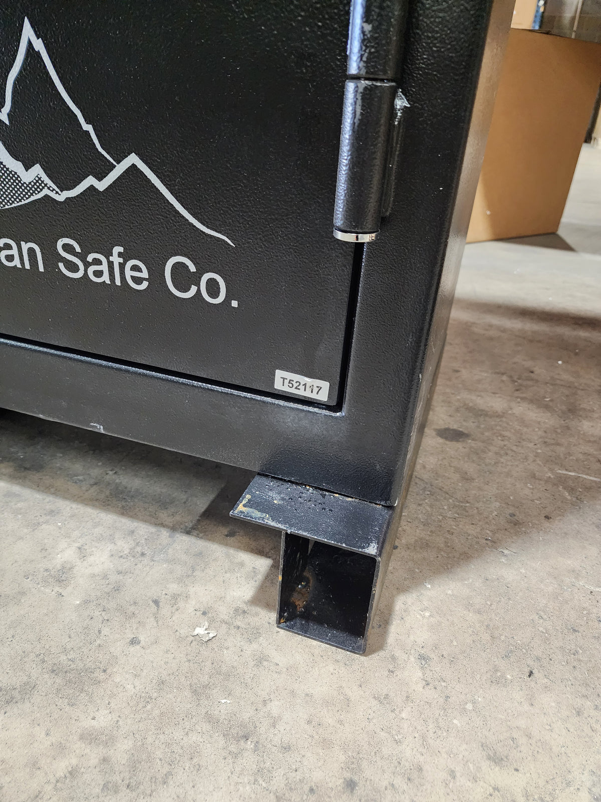 Hayman BH-5922 Black Hills Gun Safe Blemished Bottom View