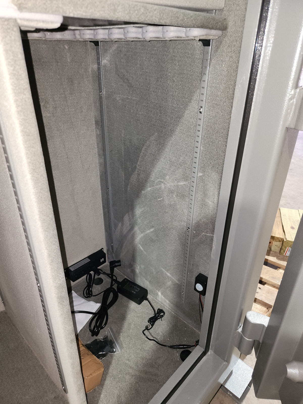 Hayman RK-6536 Rockies Gun Safe Blemished Inside 2