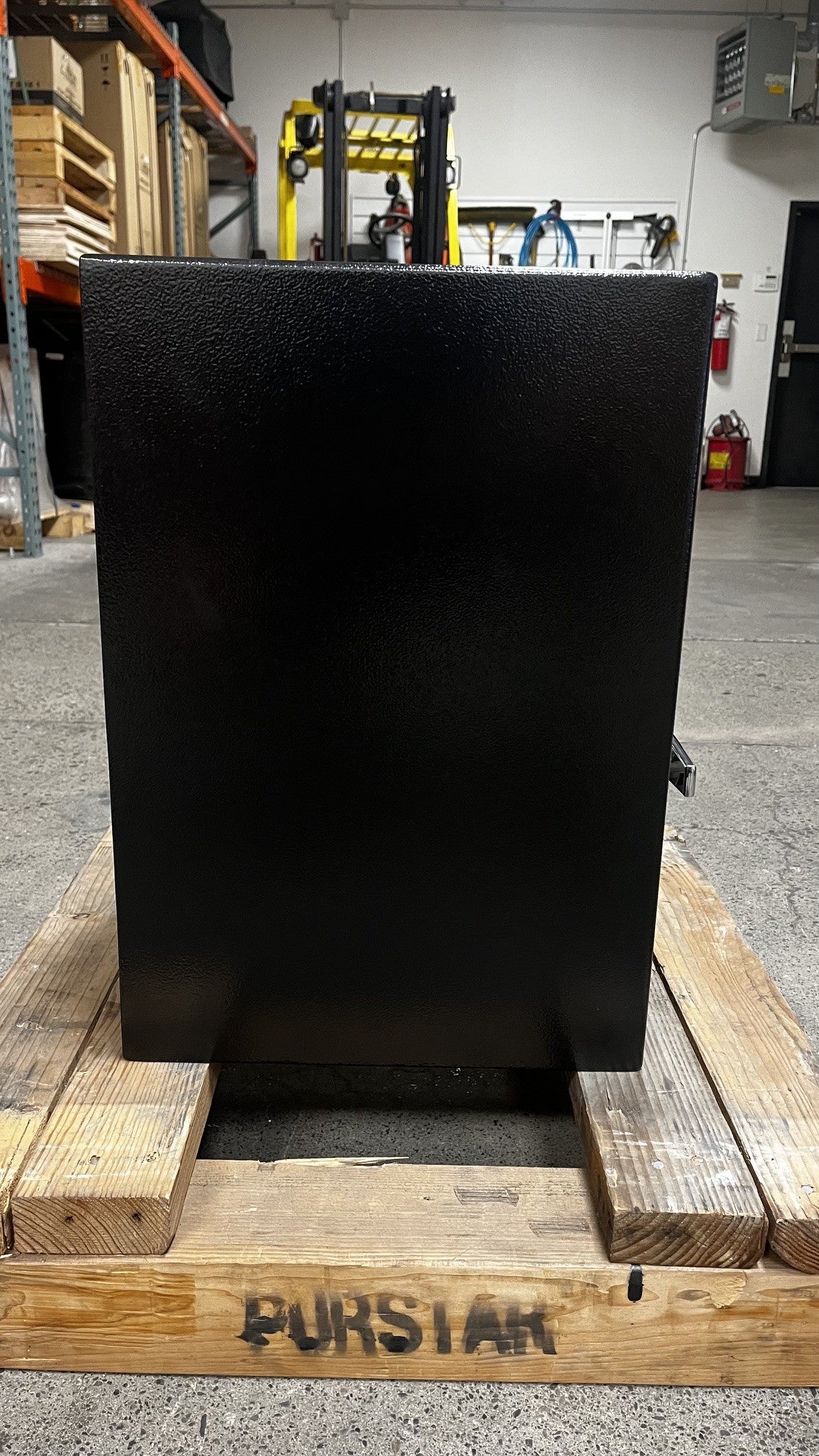 View of the left side of the safe. 