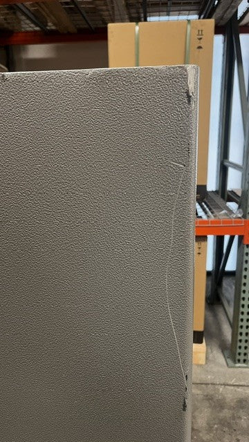 View of the scratches on the top right side of the safe. 