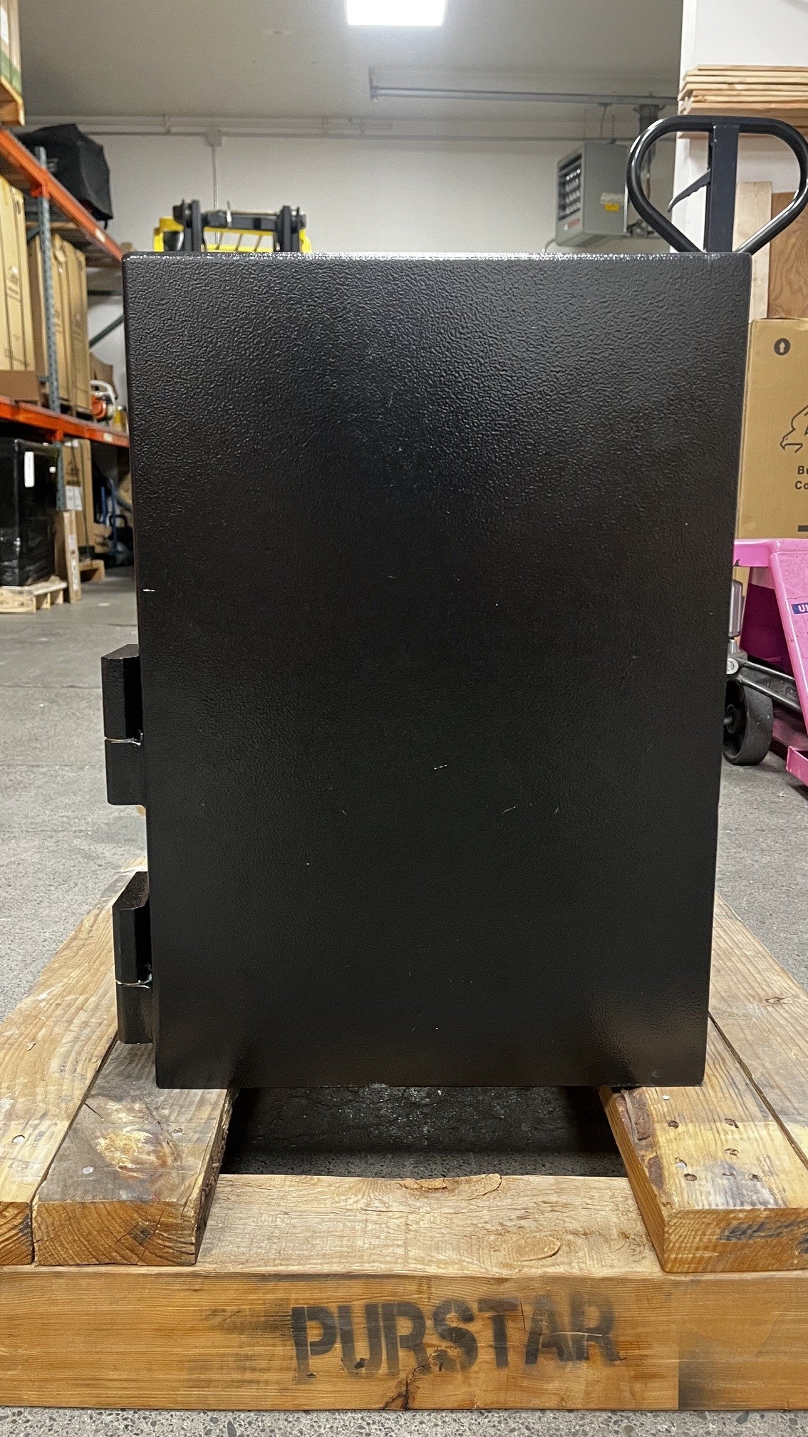 View of the right side of the safe. 