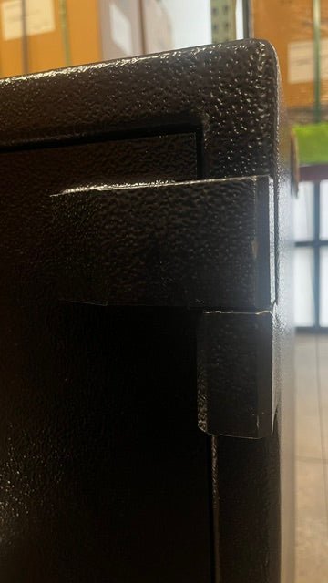 The top right hinge has a chip on the paint. 