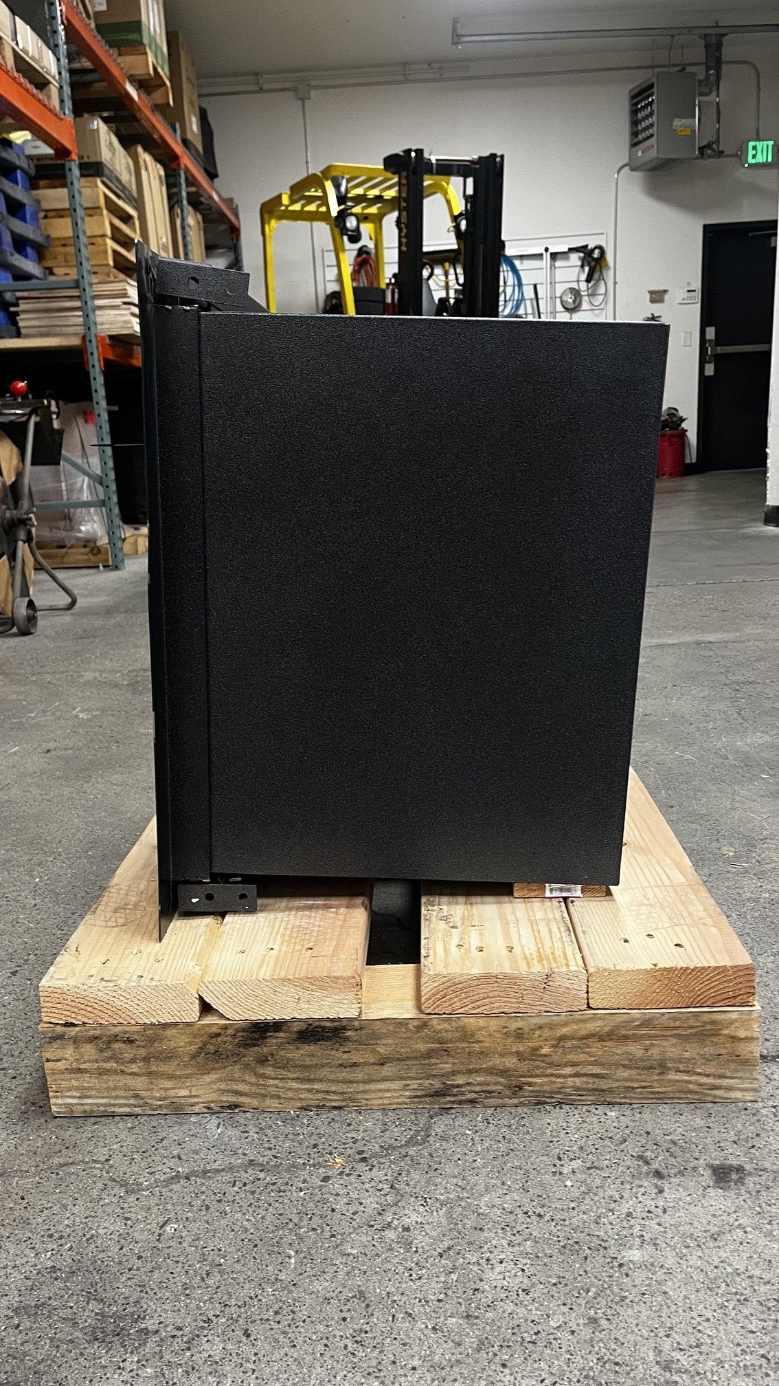 View of the right side of the safe. 