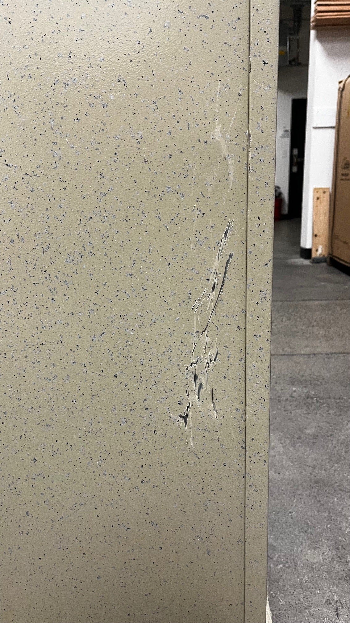 Close view of the scratches on the back of the safe. 