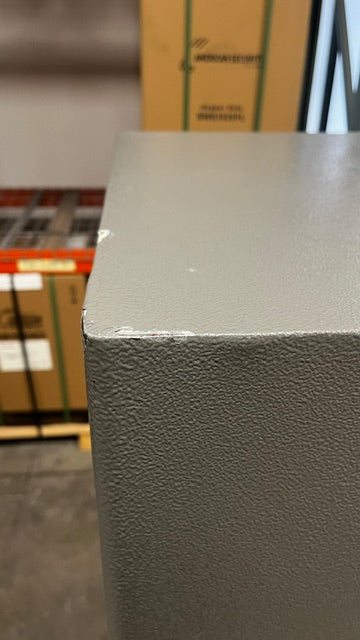 View of a small paint check on the top of the safe. 