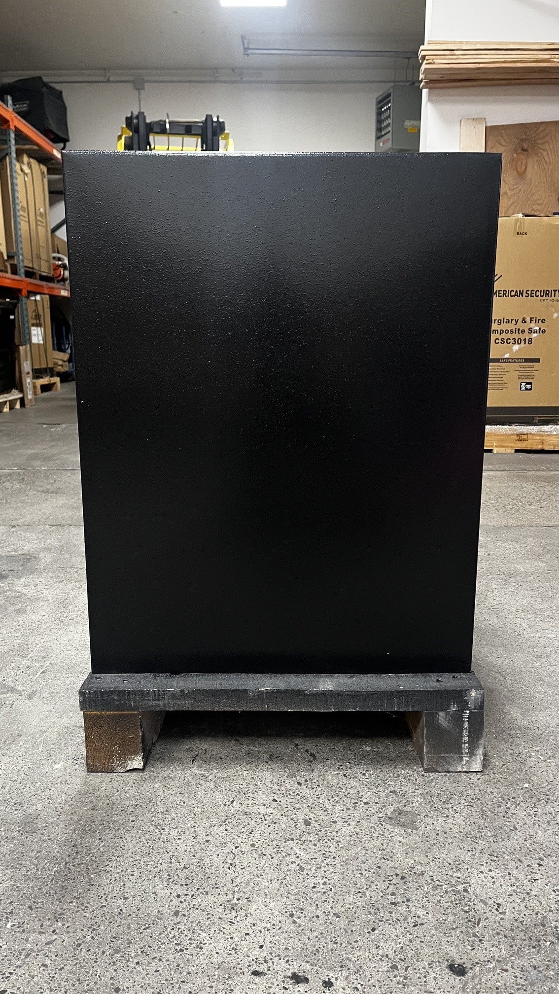 View of the left side of the safe. 