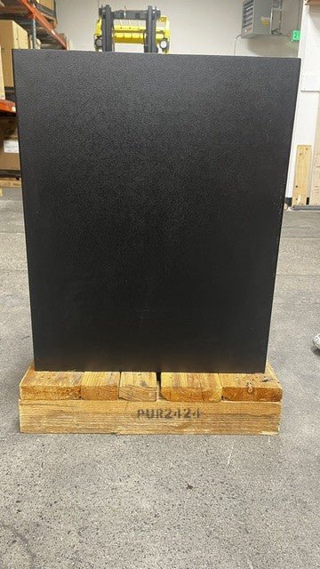 Left side view of the safe. 