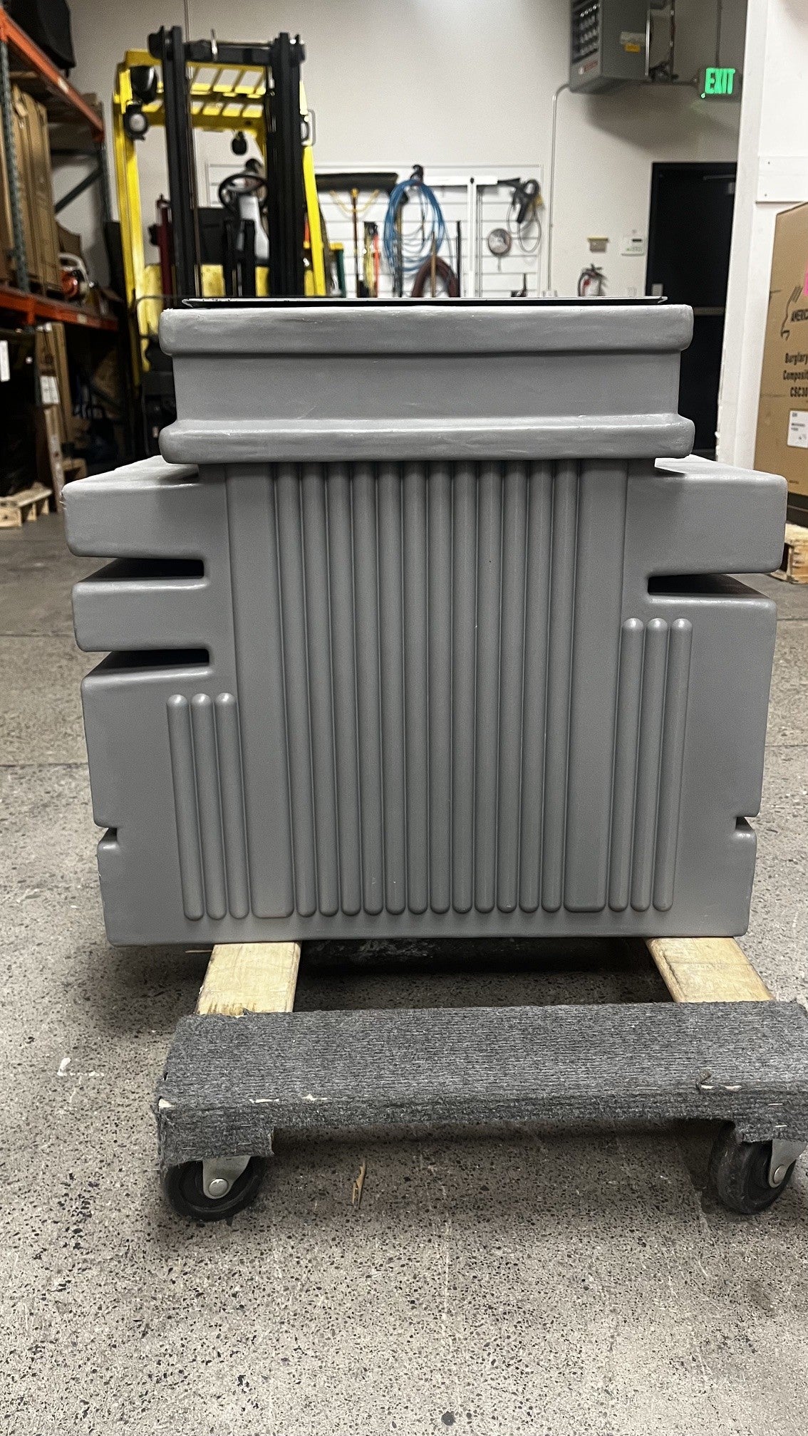 View of the body of the safe. 
