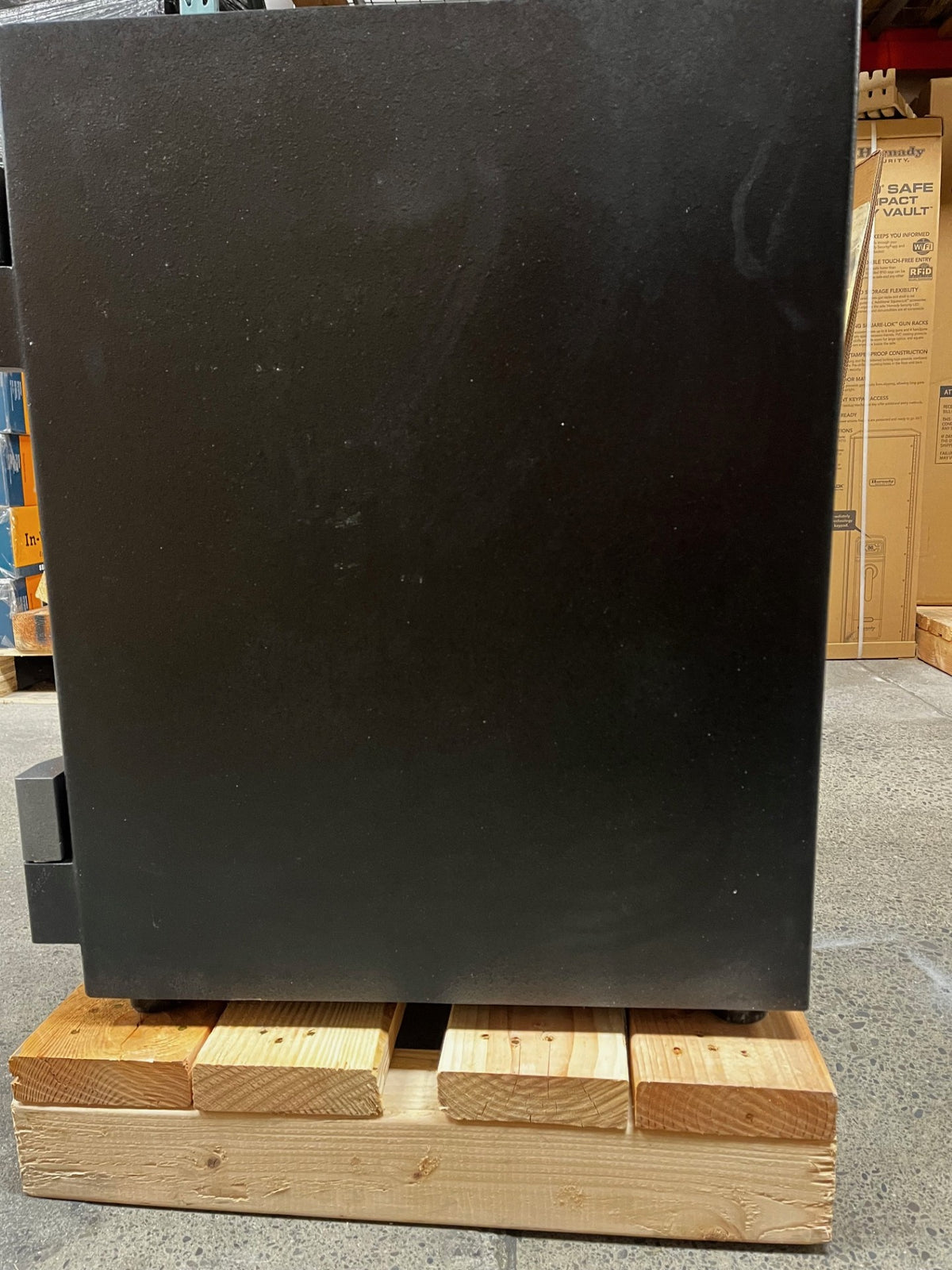 View of the right side of the safe. 