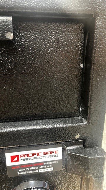 Another close-up showing the chipped paint. The pull-down handle has some paint damage on the corner and close to the edge of the door. 