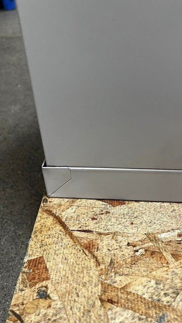 The lower right back side has a small chip on the paint. 