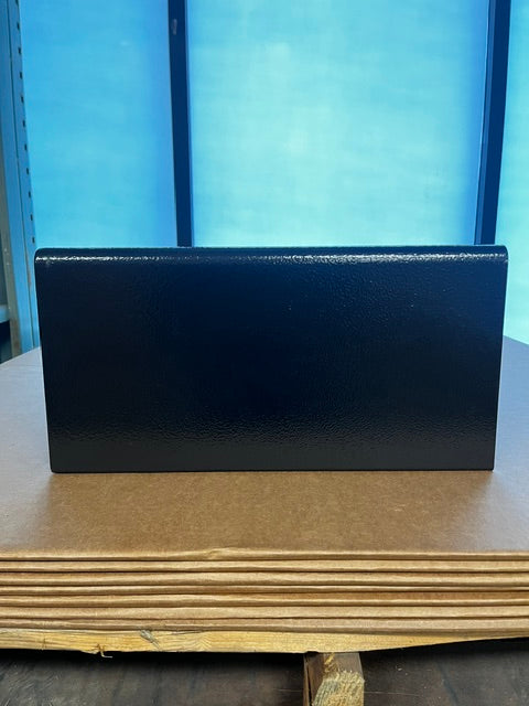 View of the right side of the safe. It has two small scratches on the paint. One on the left corner and one on the right corner. 