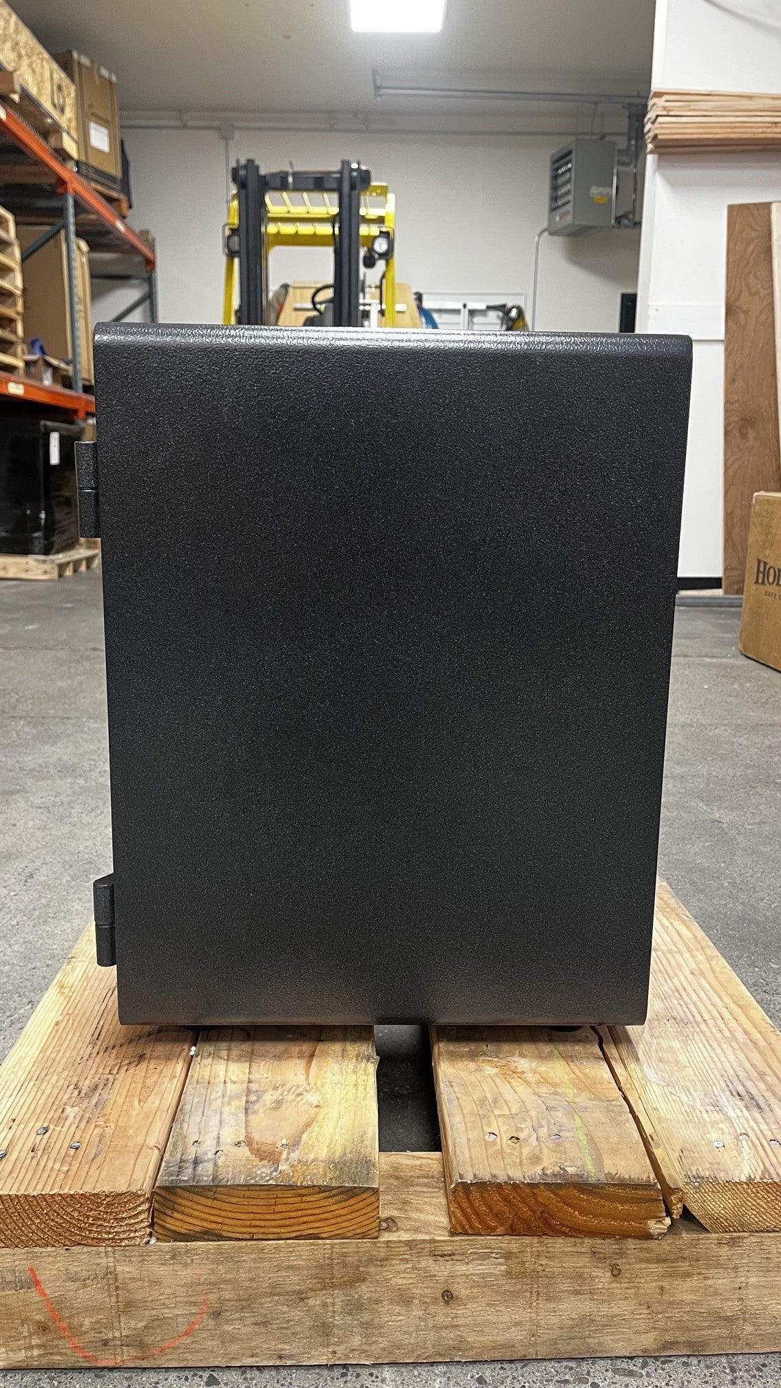 View of the right side of the safe. 