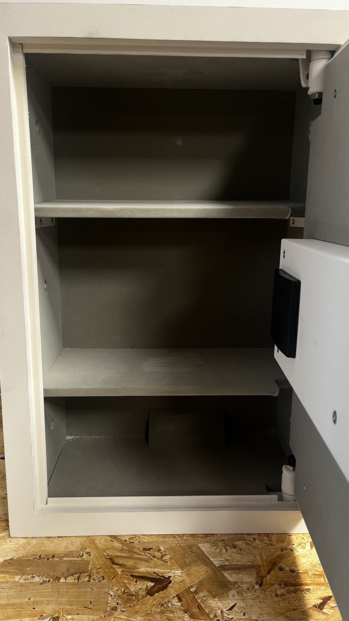 View of the inside of the safe. It comes with two removable shelves. 