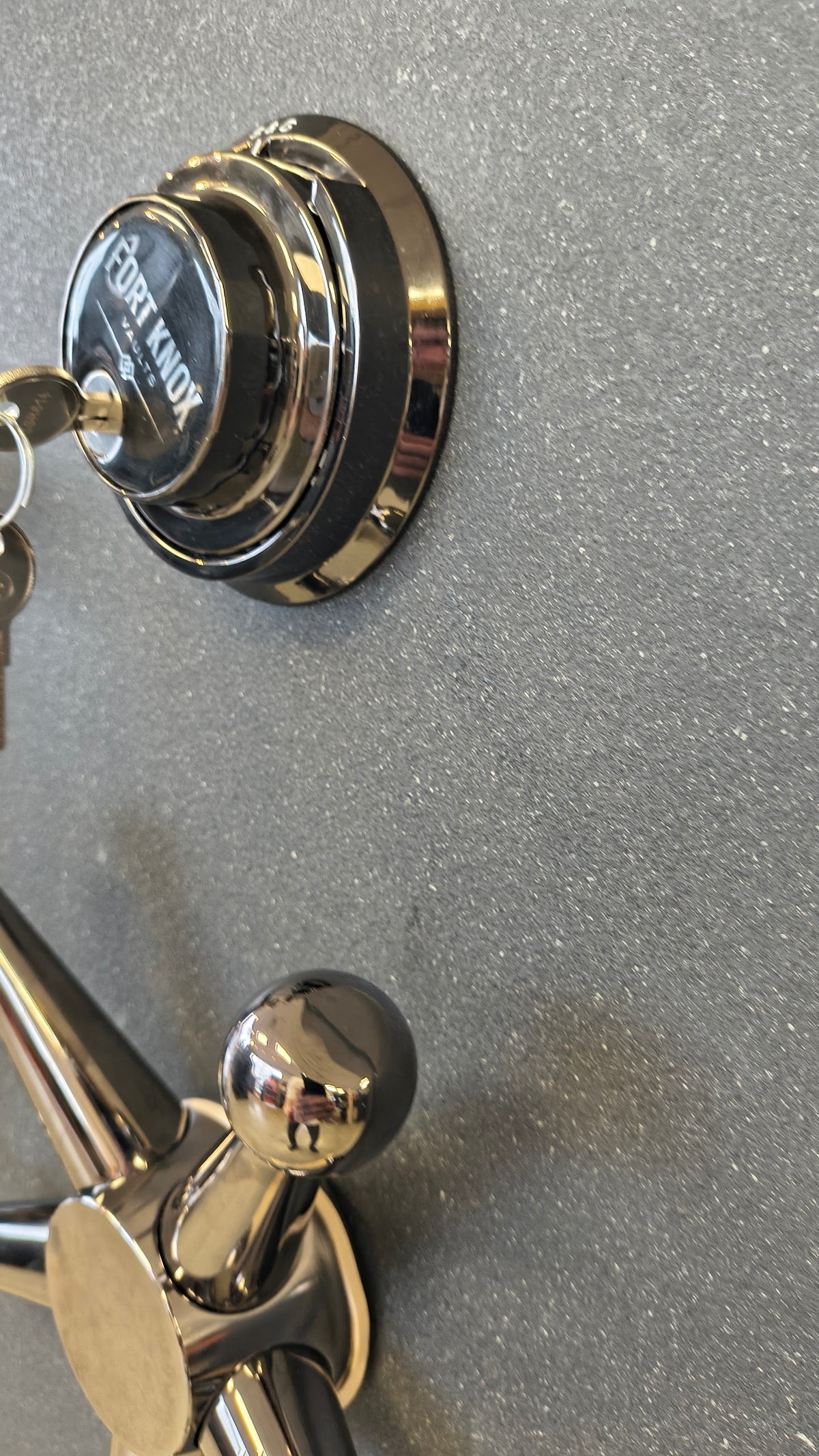 Blemished Fort Knox Defender 6026 light scuffing near the handle and dial. 