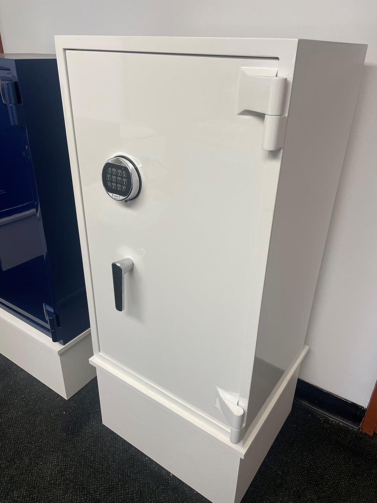Luxe Safes JG3521 Jewel Guard Luxury Jewelry Safe Over The Top Valet M ...