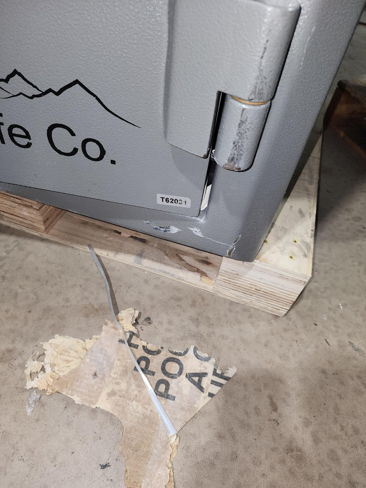 Hayman RK-5930 Rockies Gun Safe Blemished Bottom Hinge