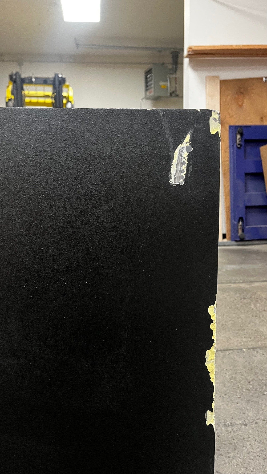 Closer view of the scratch on the top right corner and along the edge of the safe. 