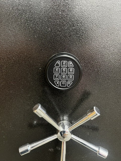 View of the digital SAFE LOCK the safe comes with. The lock also comes with two back-up keys. 