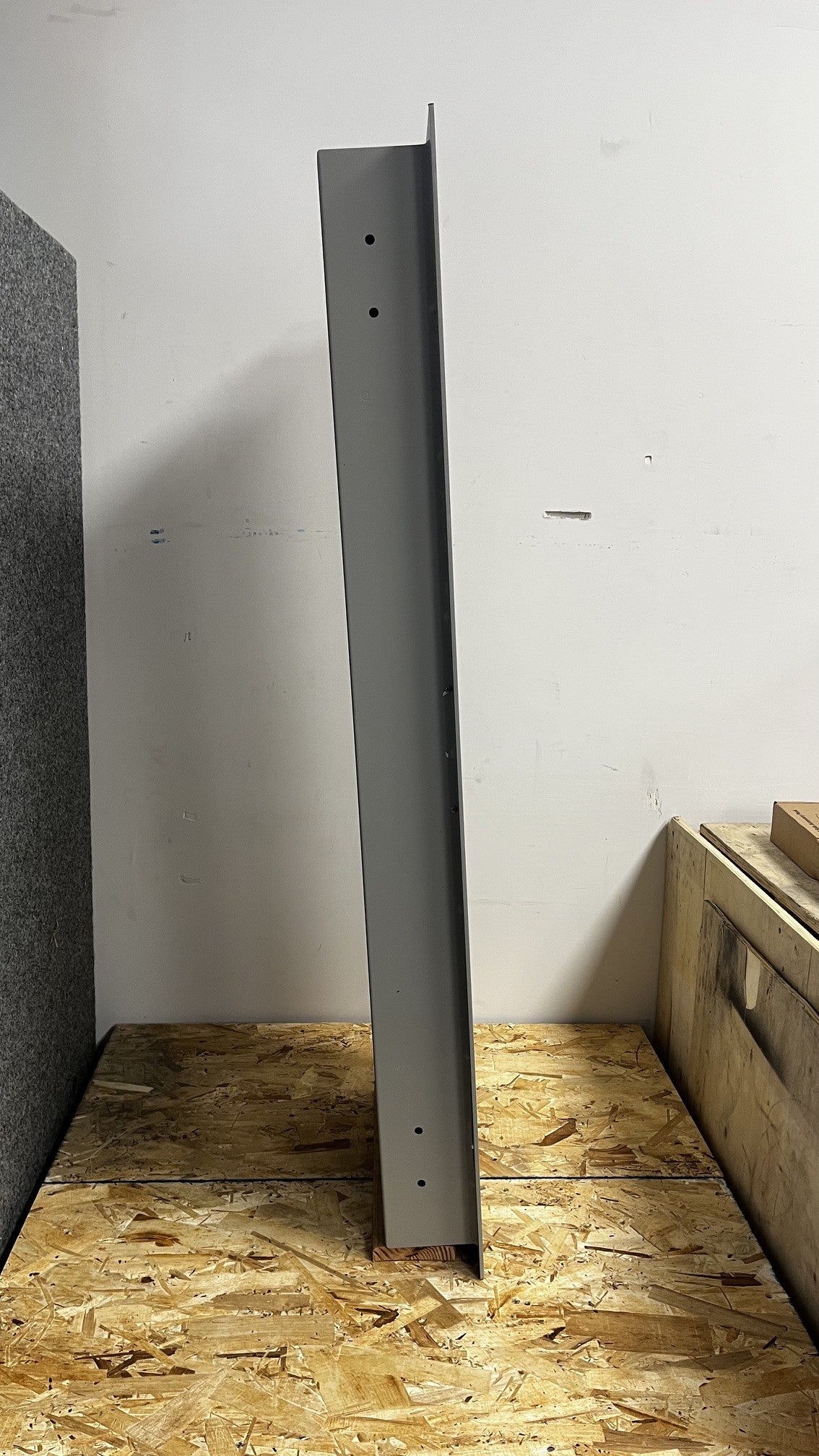 View of the left side of the safe. 