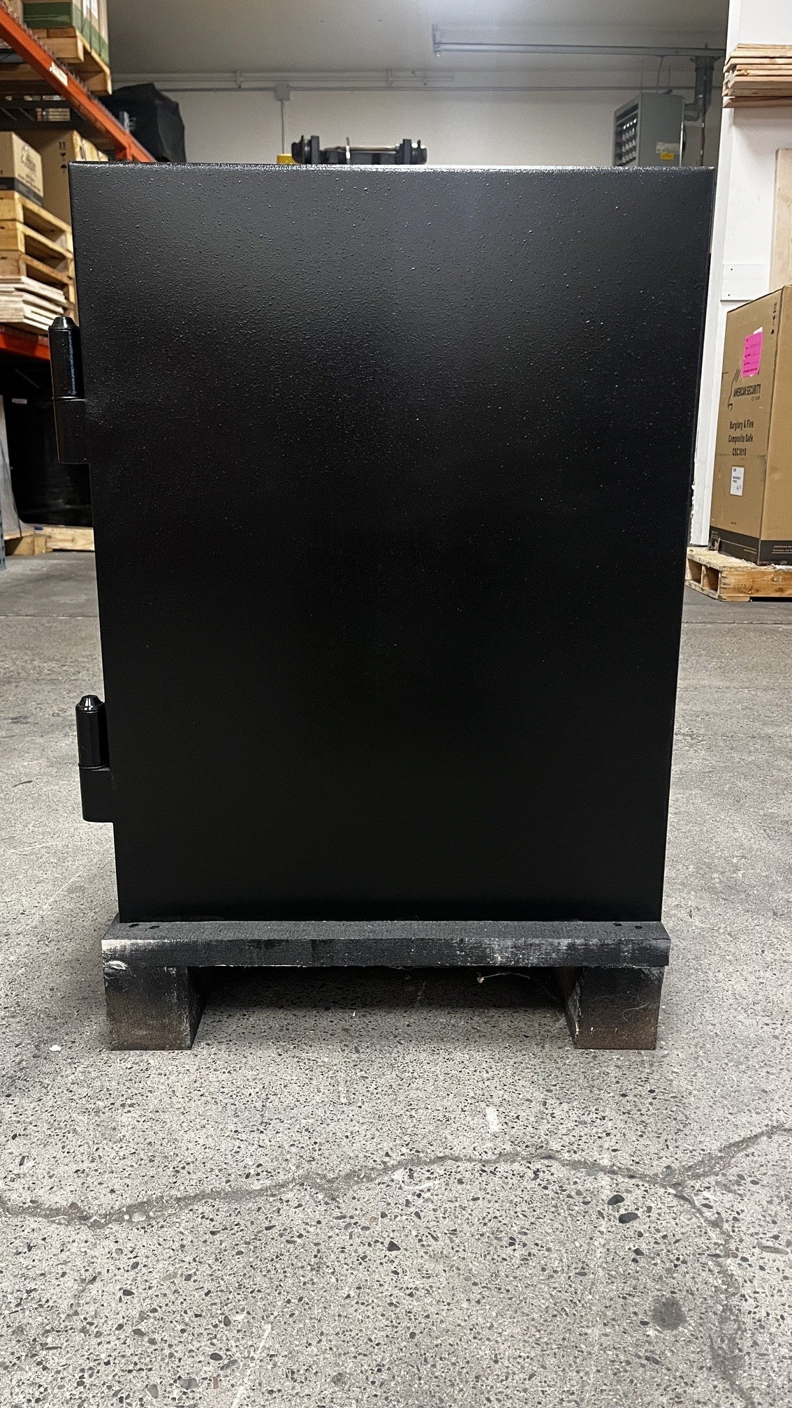View of the right side of the safe. 