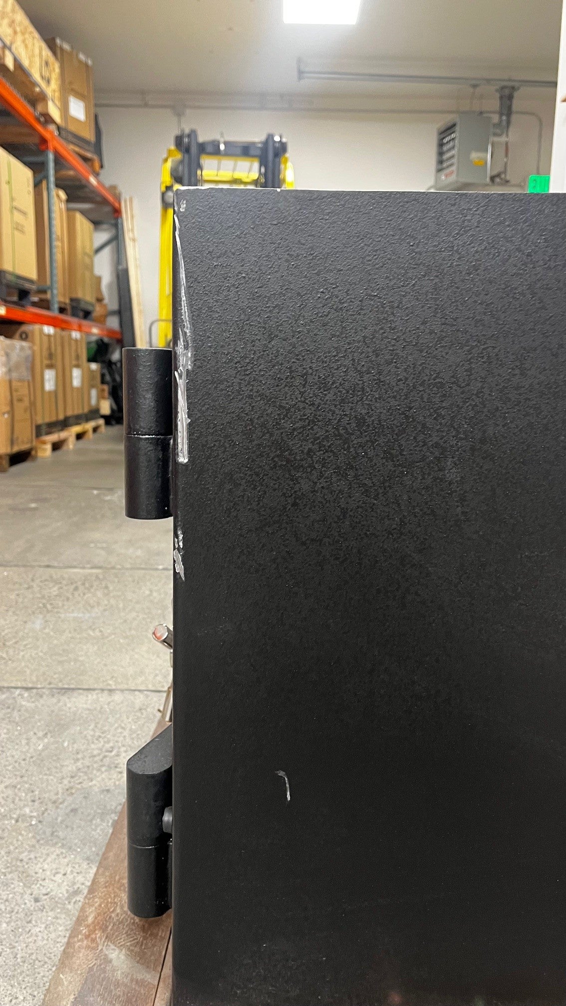 Close-up view of the scratches on the left corner of the safe and along the edge. 