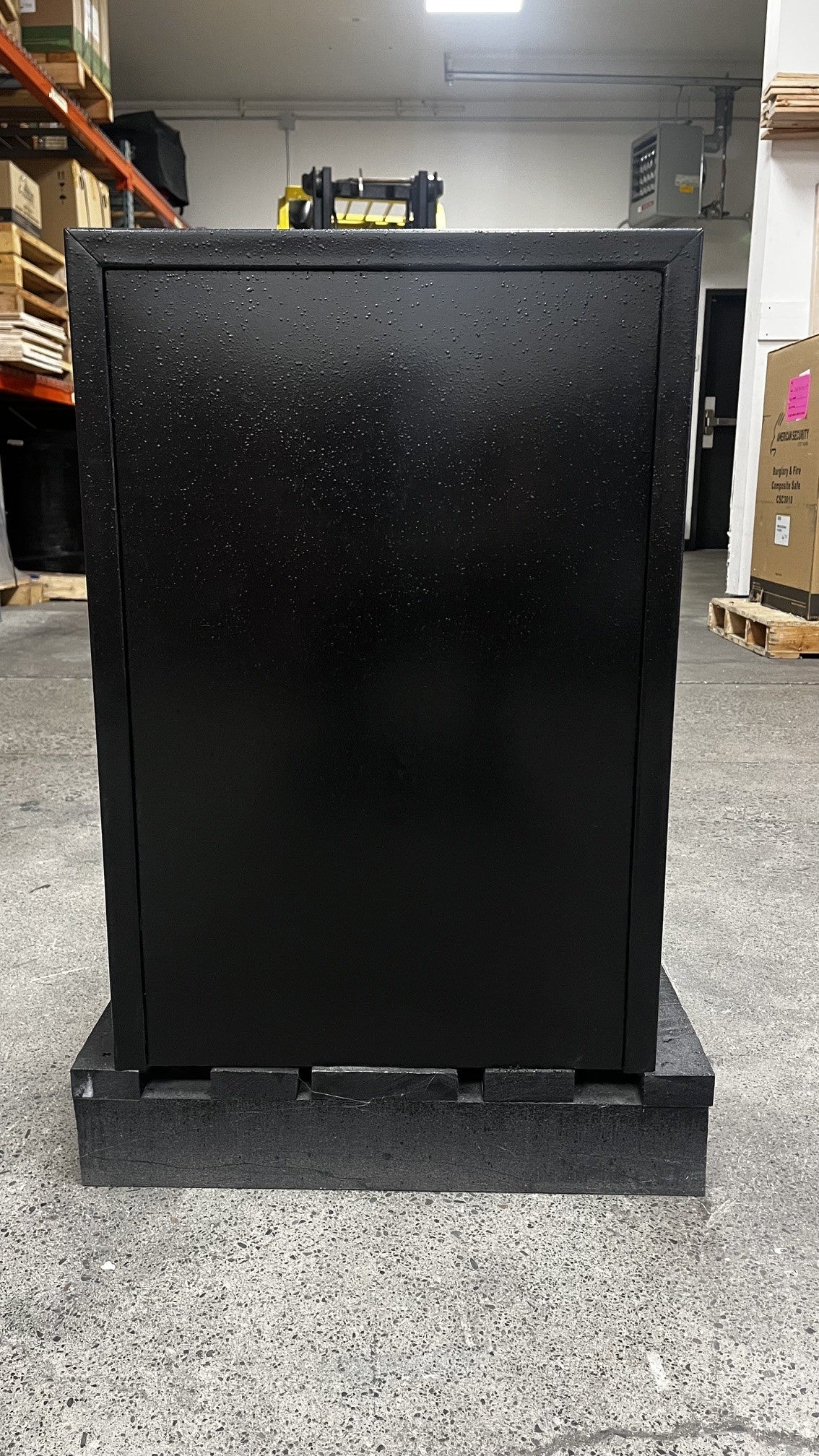 View of the back of the safe. 