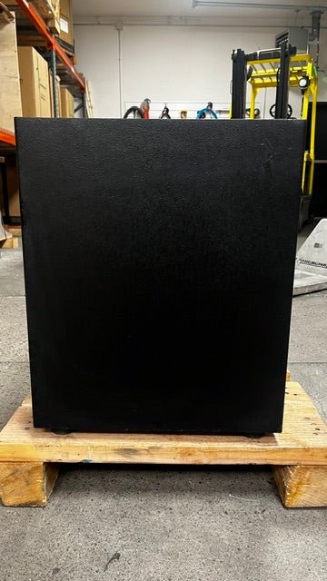 View of the back of the safe. 