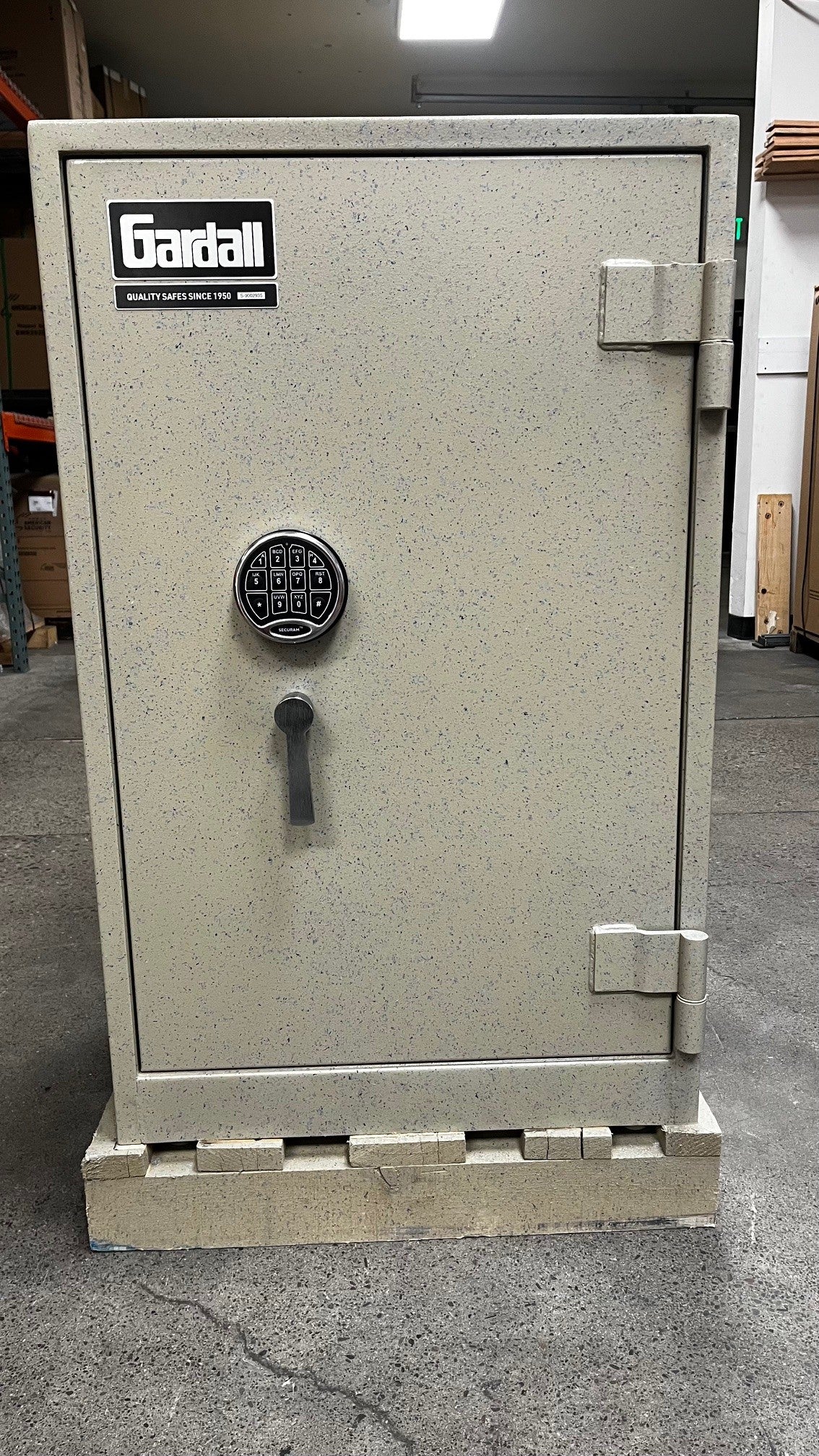 Front view of the safe. Comes with a sliver handle and sliver digital keypad. 