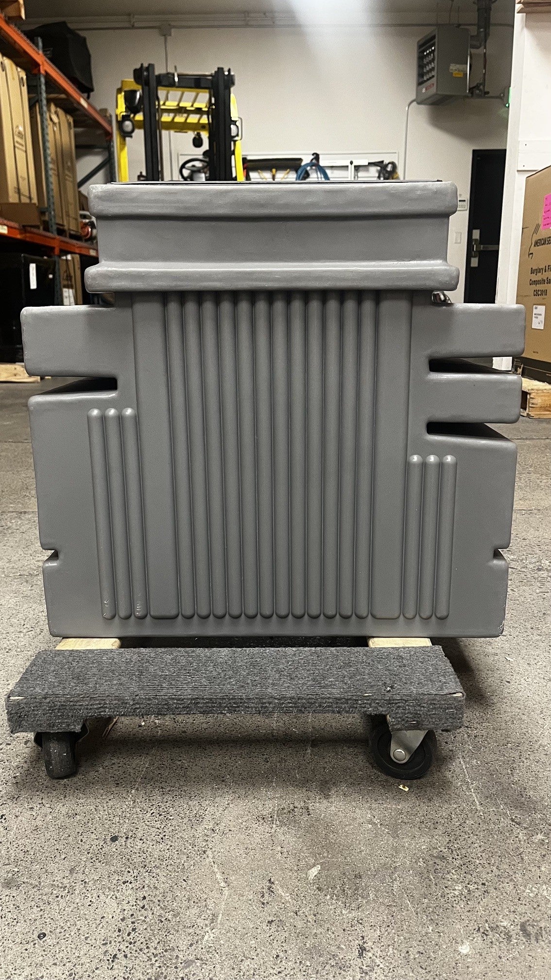 View of the body of the safe from the back. 