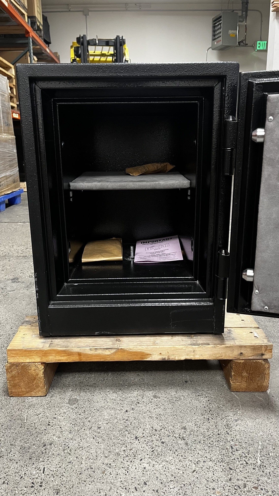View of the inside of the safe. The safe comes with one adjustable shelf and one bolt down hole in the middle. 
