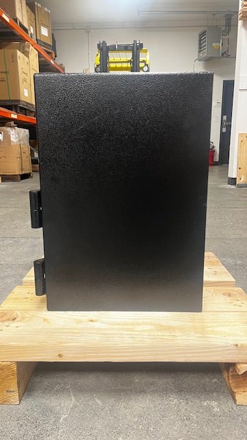 View of the right side of the safe. 