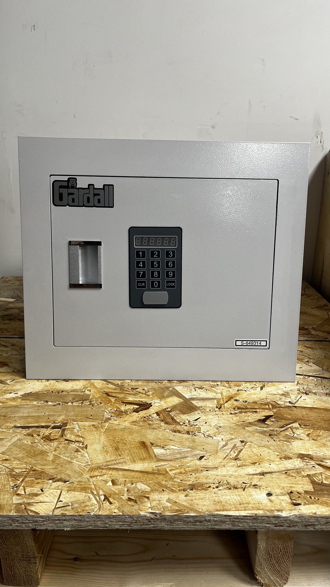 View of the front of the safe. It comes with a digital lock. 