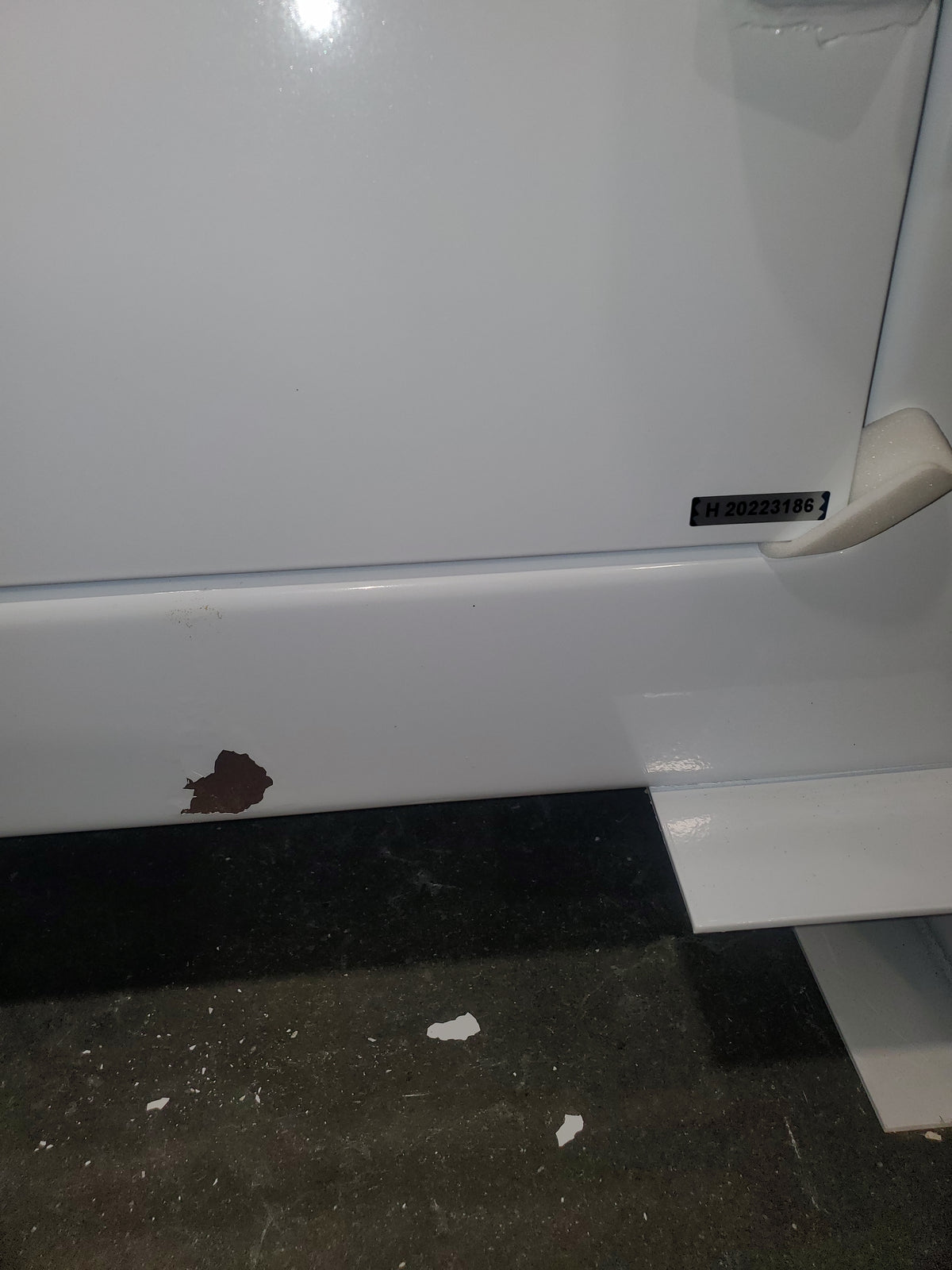 Hollon RG-22C Republic Gun Safe - Scratch & Dent Paint Issues Bottom