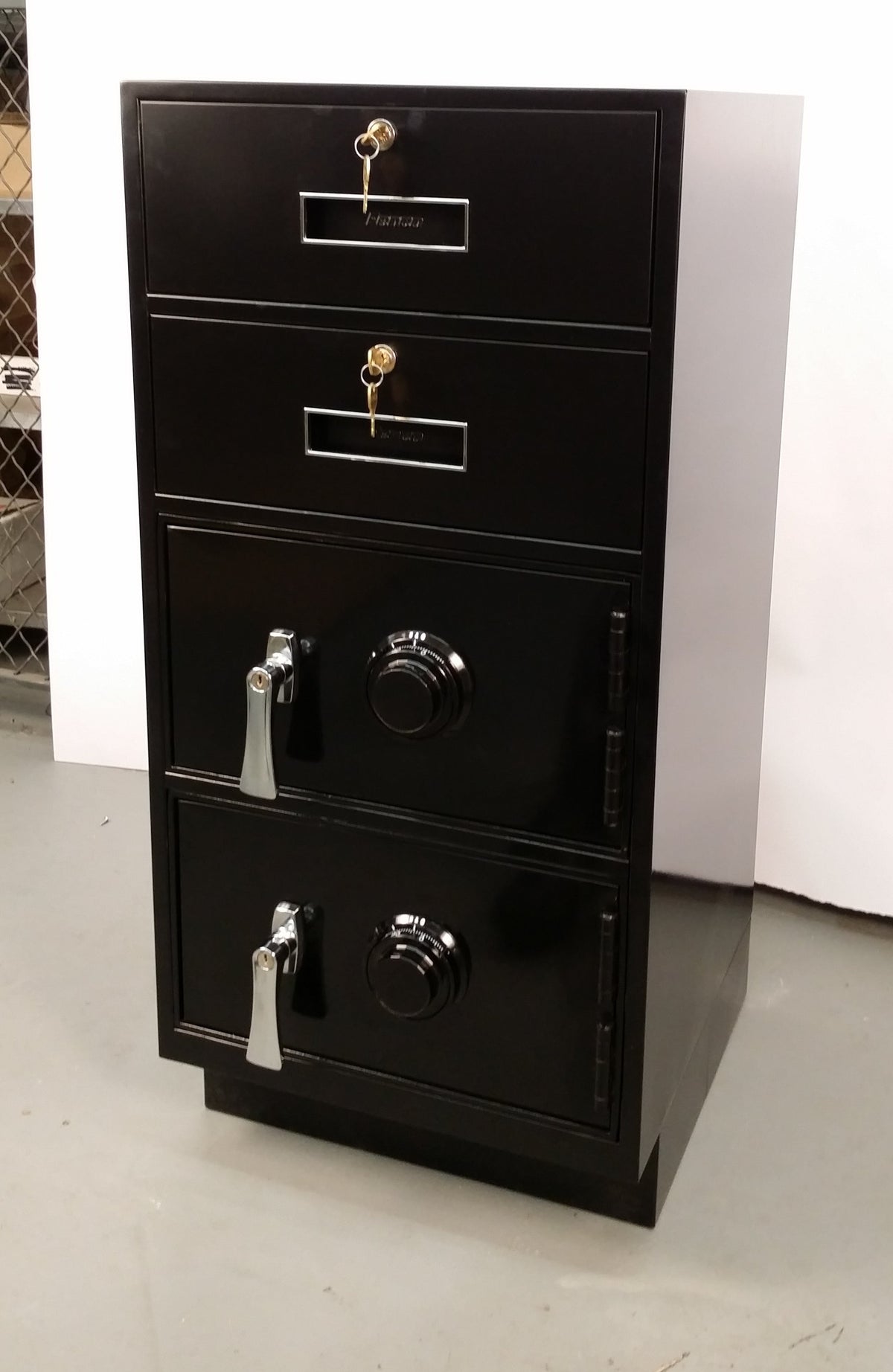 Fenco F-207FL Pedestal Unit with 2 Locking Box Drawers and 2 Full Steel Plate Lockers Angle