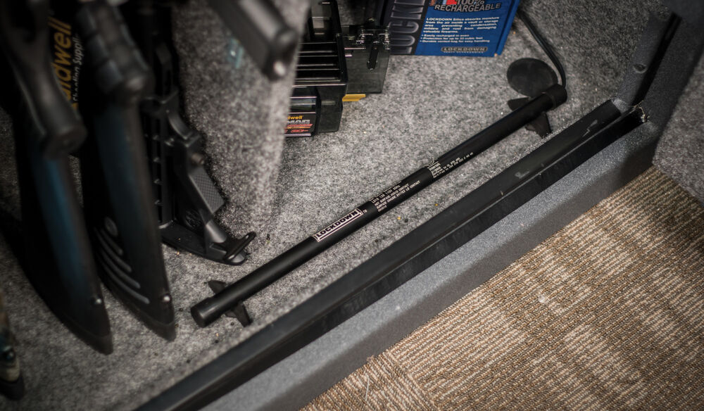 Lockdown 18" Dehumidifier Rod Installed